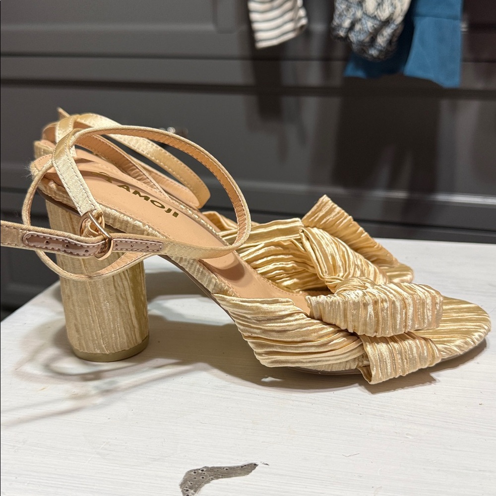 Amoji bow gold satin material high block heel sandals shoes size 39.5 or 8.5 / 9 - Picture 4 of 8